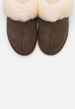 Ugg Scuffette - Pantoffels - Espresso 11 Ugg Scuffette - Pantoffels - Espresso -Chique Schoenen Winkel 01c9d6fecfe5436693e5315cf10606ad