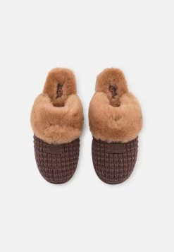 Ugg Cozy - Pantoffels - Burnt Cedar 11 Ugg Cozy - Pantoffels - Burnt Cedar -Chique Schoenen Winkel 04acdc4656db4a4fb950a2df8044e71f