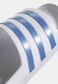 ADIDAS PERFORMANCE Aqua Adilette - Badslippers - Cloud White Blue Fusion Met Cloud White -Chique Schoenen Winkel 10191b9002ca4f8cb62fce794a4b0afe
