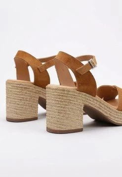 Letitta - Sandalen Met Plateauzool - Camel -Chique Schoenen Winkel 27a4c05e78174ba397323f1ff13900bd