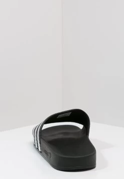 Adidas Originals Adilette Unisex - Muiltjes - Black/White -Chique Schoenen Winkel 3d4be3bd81b649388ffbdb4a1c9c55cf