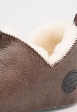 Shepherd Lina - Pantoffels - Oiled Antique 13 Shepherd Lina - Pantoffels - Oiled Antique -Chique Schoenen Winkel 504c7a685db64ce6b4aeb8f214d5d098