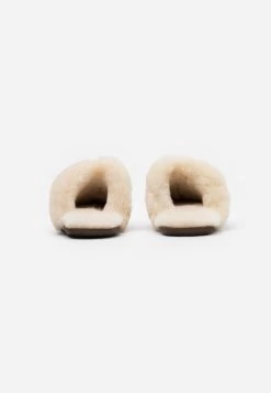 Ugg Scuffette - Pantoffels - Espresso 9 Ugg Scuffette - Pantoffels - Espresso -Chique Schoenen Winkel d798c632bb544f25a980950584354134