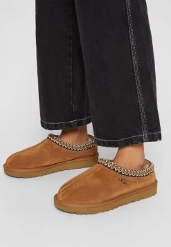 Ugg Tasman - Pantoffels - Chestnut 11 Ugg Tasman - Pantoffels - Chestnut -Chique Schoenen Winkel f4a2726f953e43e18a88a005f4888e14